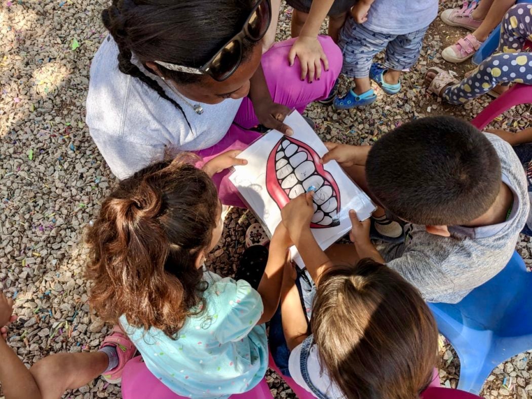 Global_Brigades_Volunteer_MedicalBrigades_Greece_Children-1050x788-4